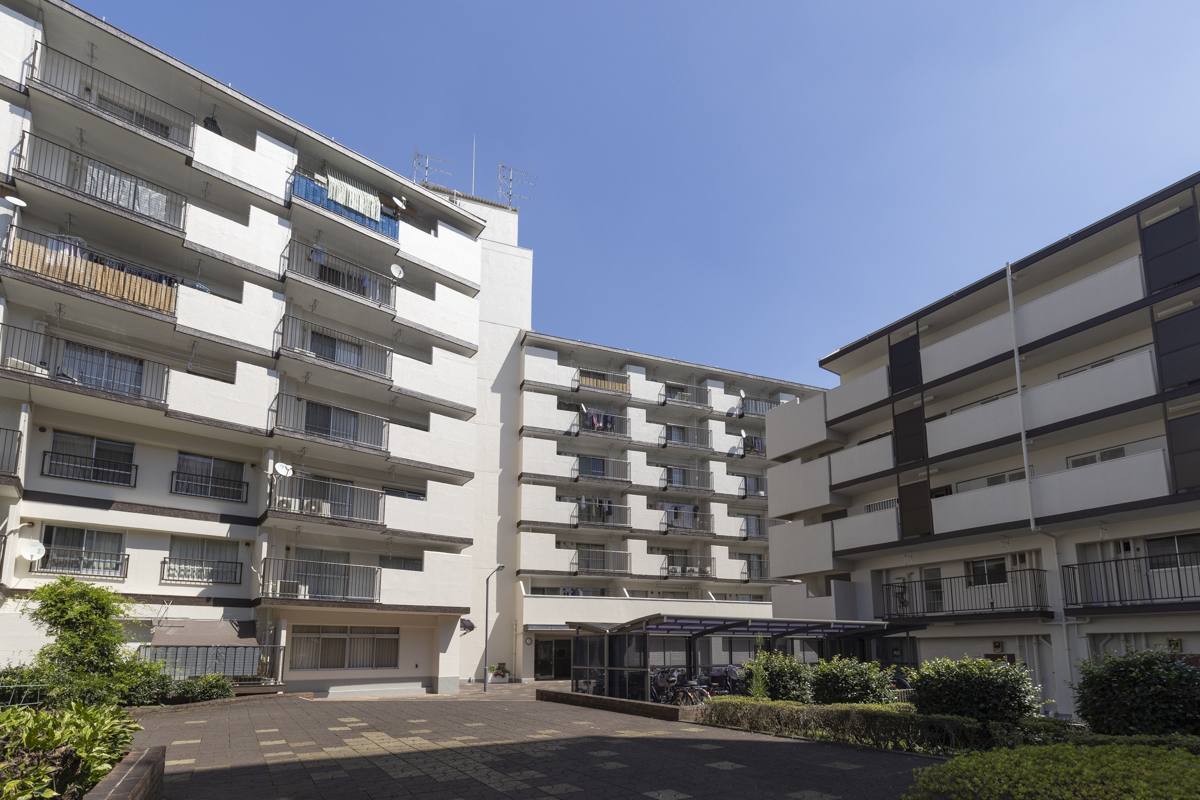 埼玉県の中古マンション: 都心を生活圏に置いた自然豊かなエリアに住めるリノベーション物件「小田急北本マンションA棟」2階