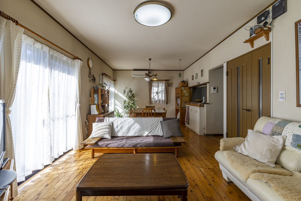 神奈川県の中古マンション: 広々リビング＆庭付きで、家族がのびのび過ごせるRC造住宅「横浜市泉区新橋町戸建」