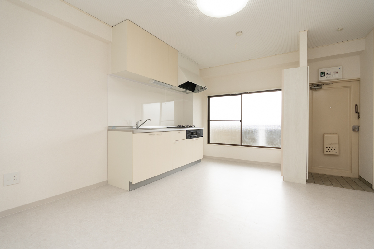 神奈川県の中古マンション: 横浜駅まで電車8分のオアシス！2025年にリフォーム済の物件「ハイラーク西谷」4階