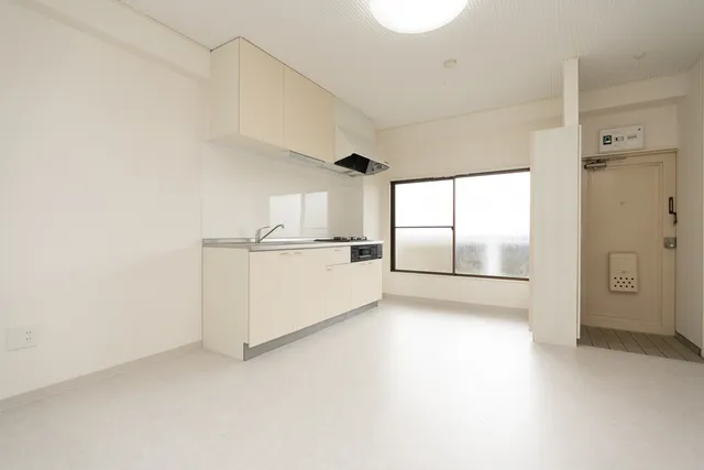 神奈川県の中古マンション: 横浜駅まで電車8分のオアシス！2025年にリフォーム済の物件「ハイラーク西谷」4階
