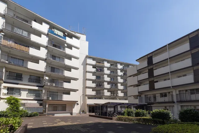 埼玉県の中古マンション: 都心を生活圏に置いた自然豊かなエリアに住めるリノベーション物件「小田急北本マンションA棟」2階