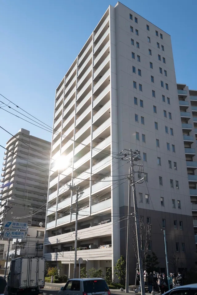 神奈川県の中古マンション: 下の階がロビー。角部屋で子育てに嬉しいお部屋「ザ・パークハウス町田」2階