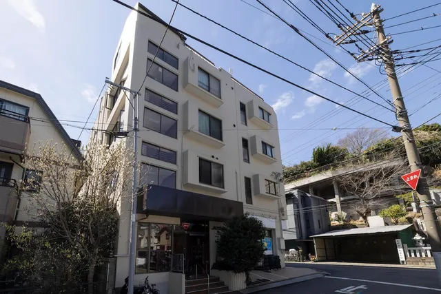 神奈川県の中古マンション: 横浜駅近郊＆風情のある住環境が魅力「ルグラン横浜」2階