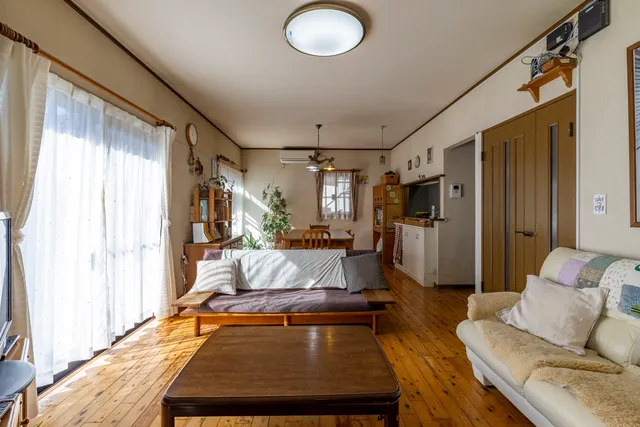 神奈川県の中古マンション: 広々リビング＆庭付きで、家族がのびのび過ごせるRC造住宅「横浜市泉区新橋町戸建」